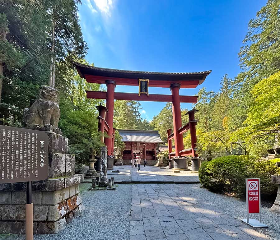 北口本宮冨士浅間神社の富士山大鳥居